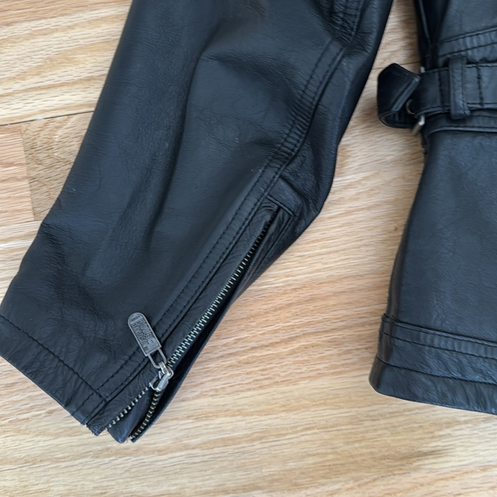 Like new leather Harley Davidson motorcycle jacket - Picture 6 of 7